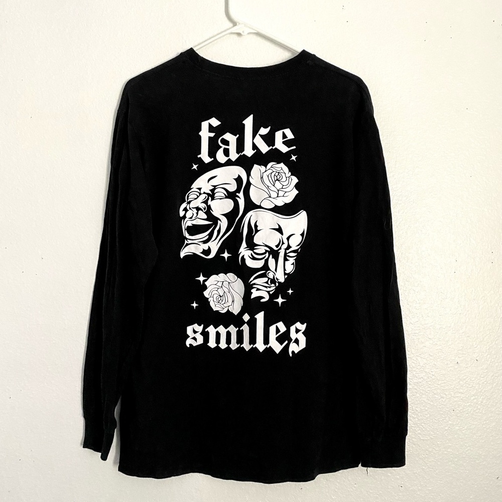 YOURSTRULYCLOTHING “Fake Smiles” LS Tee. Medium!